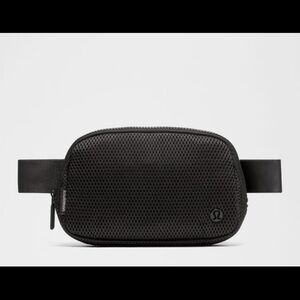 NWT Everywhere Belt Bag 1L Knit Mesh Black